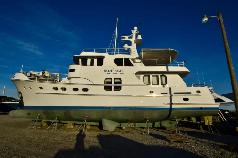 2006 Farmont 70 Expedition Yacht | 70ft