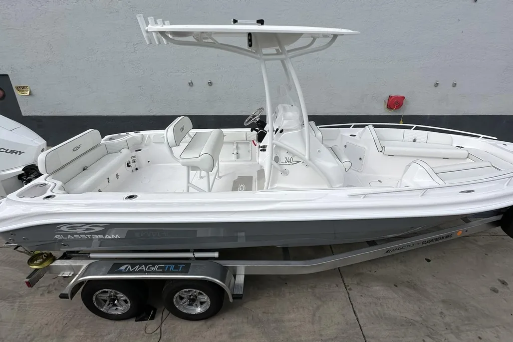 2025-glasstream-240-ccx-power-9680411-20250211102827042-1_XLARGE 2025 Glasstream 240 CCX | 24ft