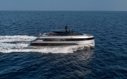 A0jbl wallywallywhy200maindeck abys yachting header 800x500
