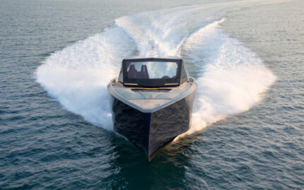 Ff22a wally wallypower 58x 6 1920x1281 800x500