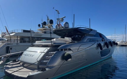 Gwt5g riva 86 domino 2010 used yacht for sale abys yachting bateau occasion vente sportsfly 1 800x500