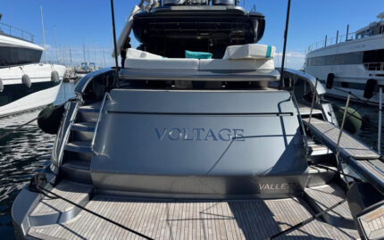 Qopt3 riva 86 domino 2010 used yacht for sale abys yachting bateau occasion vente sportsfly 2 800x500